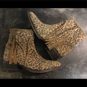 EUC MATISSE LEOPARD FRINGE BOOTS- SIZE 8.5